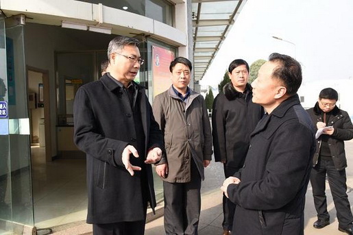 市長(zhǎng)陳冰冰一行看望慰問安慶港華加氣站員工