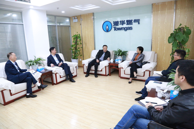 高新區(qū)管委會副主任吳海宏來安慶港華調研